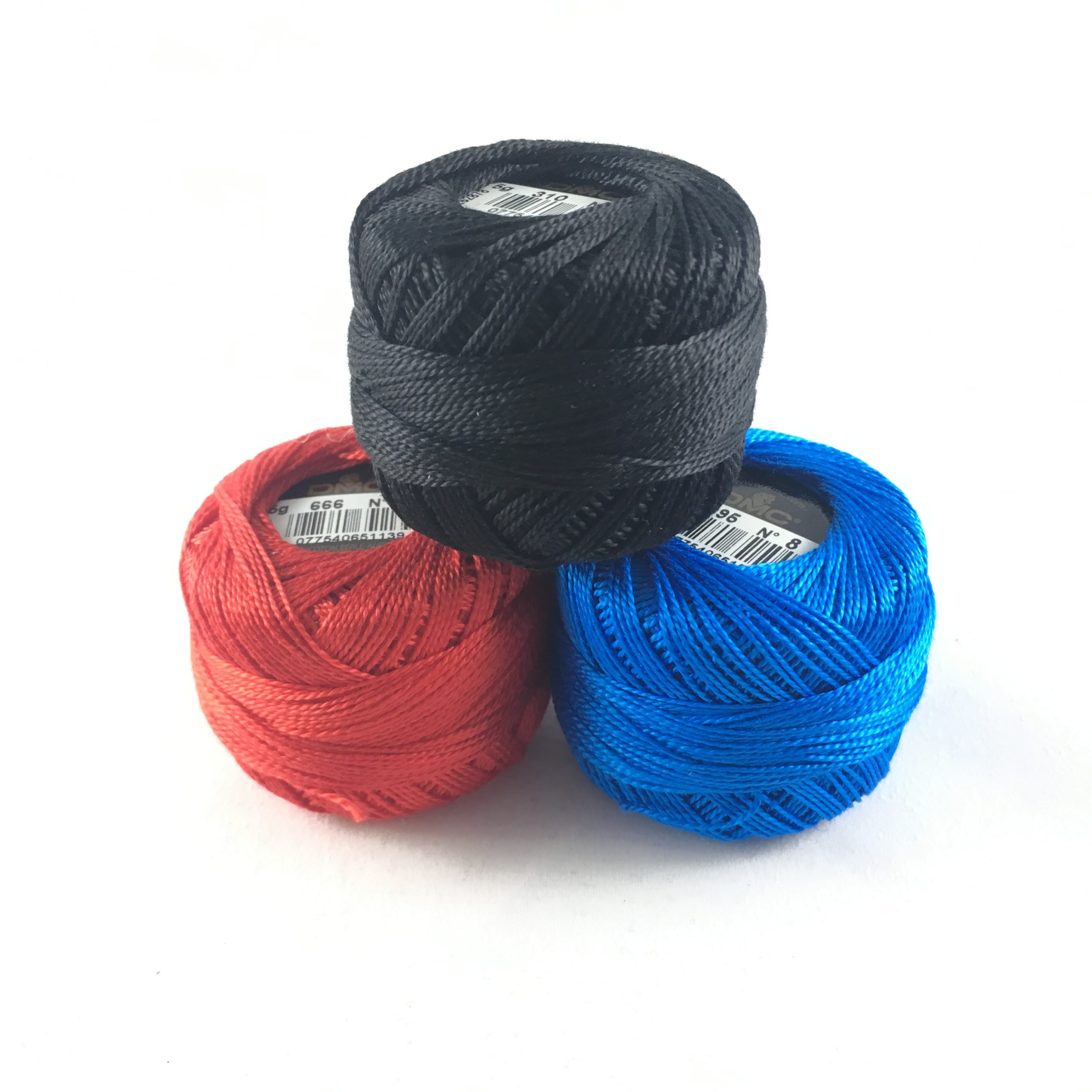Happy Color Albrook - Hilo encerado🧵🪡 ✨El hilo encerado es un tipo de hilo  que se utiliza a menudo en diversas manualidades y aplicaciones de costura.  Básicamente, este hilo se fabrica cubriendo